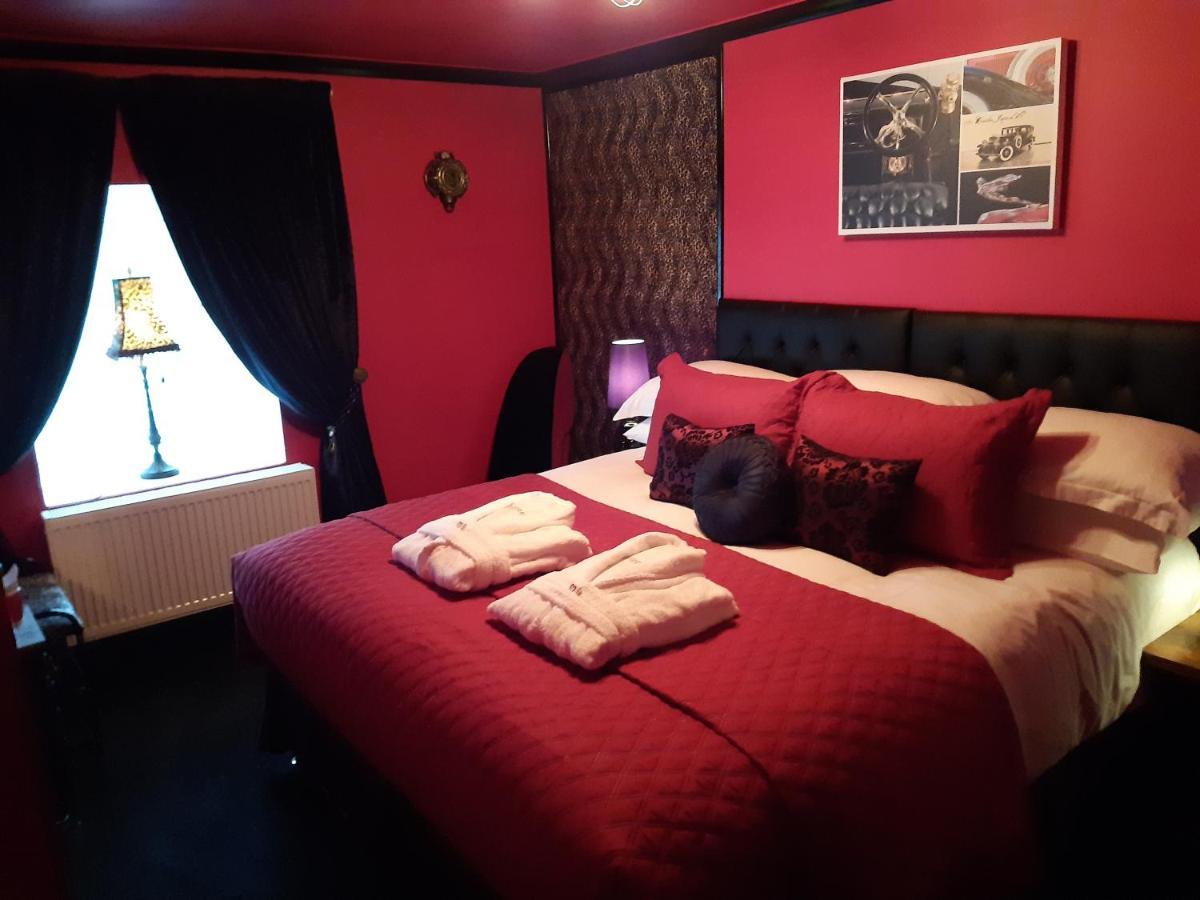 Cadillac Kustomz Hotel - Breakfast Available Ротсей Екстериор снимка