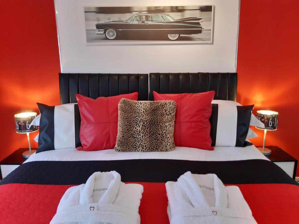 Cadillac Kustomz Hotel - Breakfast Available Ротсей Екстериор снимка