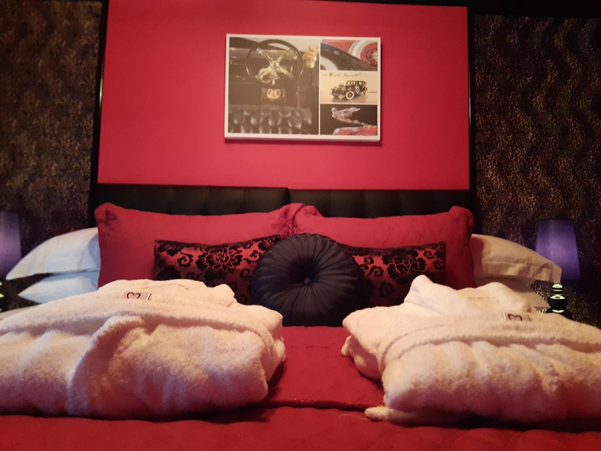 Cadillac Kustomz Hotel - Breakfast Available Ротсей Екстериор снимка